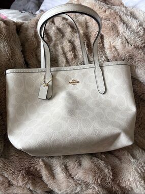 Coach Cream Signature Tote with Gold Logo